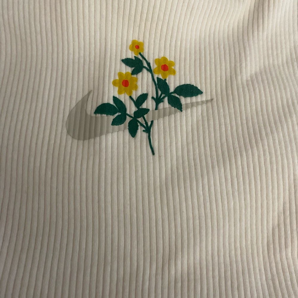 NWOT Rare White Floral Embroidered Women's Nike Crop Top - Picture 7 of 10